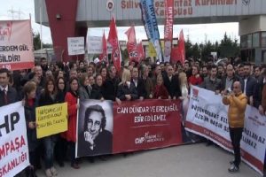CHP'den Silivri Cezaevi &ouml;n&uuml;nde tutuklu gazeteciler i&ccedil;in eylem
