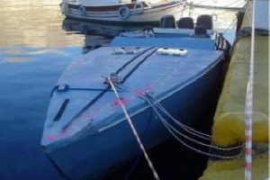 Ateş edilerek durdurulan teknedeki iki T&uuml;rk kaptana g&ouml;zaltı