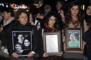 HDP'li kadınlar &ouml;ld&uuml;r&uuml;len kadınları andı
