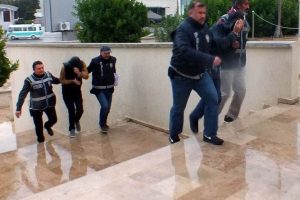 L&uuml;ks villa hırsızları tutuklandı