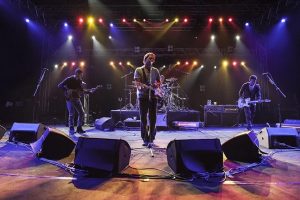 Duman, Bursalı gen&ccedil;lerin i&ccedil;ini ısıttı!
