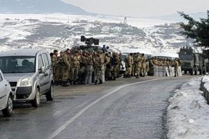 Şırnak'a gitmek isteyen 100 ara&ccedil;lık konvoya izin verilmedi