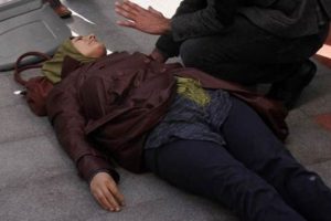 Kocasını başka kadınla yakalayınca 2. kattan b&ouml;yle atladı