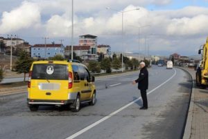 43 g&uuml;nde 100 bin kişiye trafik cezası kesildi