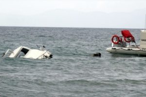 Ege Denizi'nde ka&ccedil;akları taşıyan tekne battı: 3 &ouml;l&uuml;