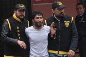 &Ouml;nce amcasını vurdu sonra liseden kız ka&ccedil;ırdı