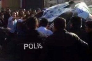 Sultanahmet'teki olay yerine giden polis ekibi kaza yaptı