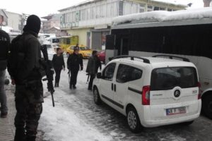 HDP ve DBP'ye operasyon: 10 g&ouml;zaltı