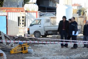 Eskişehir'de iş&ccedil;inin kafasına asans&ouml;r d&uuml;şt&uuml;!
