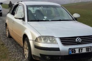 Ş&uuml;pheli ara&ccedil;tan askerlere ateş a&ccedil;ıldı &ccedil;atışma &ccedil;ıktı