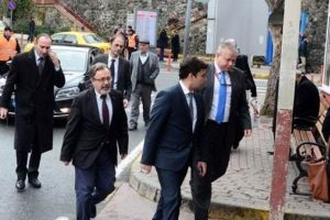 Eşinin &ouml;ld&uuml;ğ&uuml;n&uuml; konsolosluk yetkililerinden &ouml;ğrendi