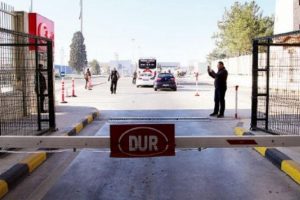 Bulgaristan r&uuml;şvetle baş edemeyince g&uuml;mr&uuml;k m&uuml;d&uuml;rl&uuml;ğ&uuml;n&uuml; kapattı