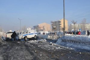 Y&uuml;ksekova'da PKK'dan polise bombalı saldırı