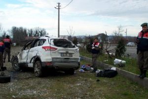 Zonguldak'ta otomobil takla attı: 1 &ouml;l&uuml;, 1 yaralı
