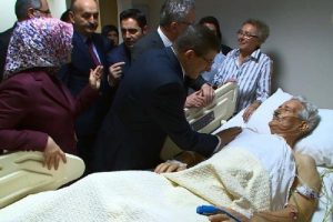 Başbakan Davutoğlu, yaralıları ziyaret etti