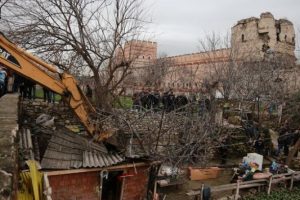 Yedikule Bostanları'nda seyyar baraka yıkımı