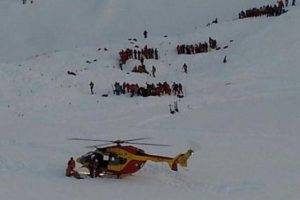 Fransız Alpleri'nde &ccedil;ocuklar &ccedil;ığ altında kaldı