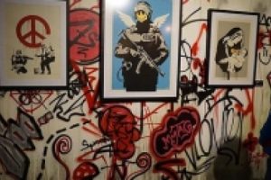 Banksy'nin &ouml;zg&uuml;rl&uuml;k r&uuml;zgarı İstanbul'da esti