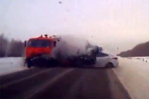 Direksiyon başında uyumanın bedelini canıyla &ouml;dedi