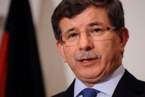 Davutoğlu'ndan akademisyenlere veryansın
