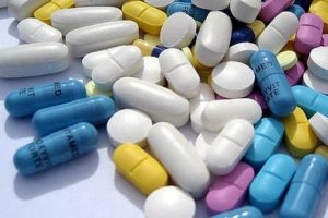 Eşinin verdiği uyuşturucu hapı kullanan kadın &ouml;ld&uuml;