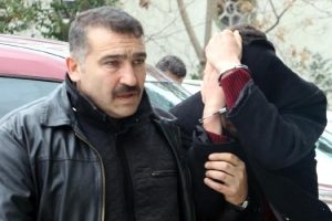 İnternette tartıştığı arkadaşını bı&ccedil;akladı
