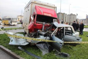 Samsun'da aynı aileden 3 kişi trafik kazasında yaralandı