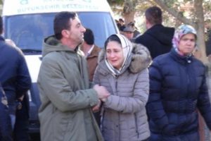 Trafik canavarına yenik d&uuml;şen 4 kişilik aile toprağa verildi