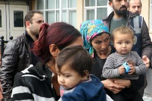 Fabrikadan bakır &ccedil;alan 2 kadına g&ouml;zaltı