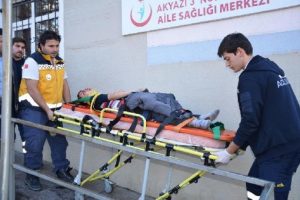 Minib&uuml;s&uuml;n &ccedil;arptığı &ccedil;ocuk yaralandı