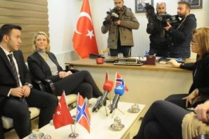"T&uuml;rkiye, Suriyeli m&uuml;lteciler konusunda yalnız bırakılmamalı"