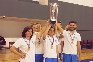 Uludağ &Uuml;niversitesi Badminton takımı başarıya doymuyor