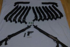 Otomobilin bagajından cephanelik &ccedil;ıktı