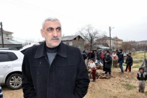 Elazığ'da Suriyelilerin odun kapma izdihamı