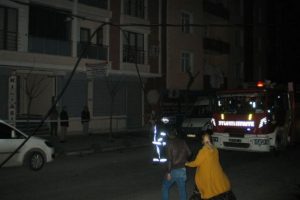 Y&uuml;ksek gerilim hattının kablosu koptu