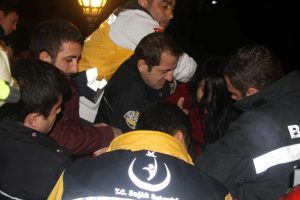 Bursa'da tarihi k&ouml;pr&uuml;de intihar girişimi!