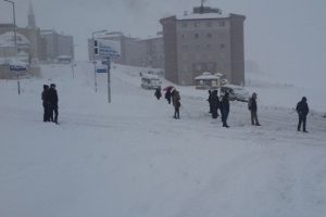 Van'da kar yağışı hayatı fel&ccedil; etti