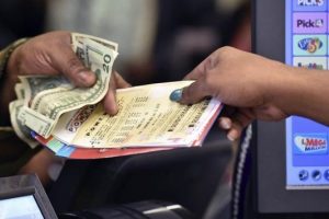 ABD'li iş adamı &ccedil;alışanlarına 18 bin tane Powerball bileti aldı