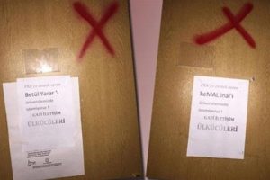 Akademisyenlerin kapıları işaretleniyor