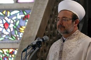 G&ouml;rmez Sultanahmet Camisi'nde hutbe verdi