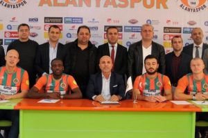 Alanyaspor'da imzalar atıldı