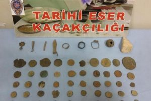 İzmir'de tarihi eser ka&ccedil;ak&ccedil;ılığına 1 g&ouml;zaltı