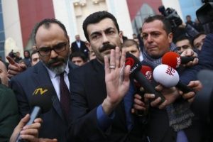 Muhaliflerin topladıkları imzalar MHP Genel Merkezi'nde