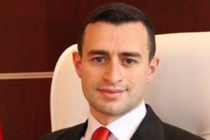 Kaymakamın kararlılığı ter&ouml;ristleri il&ccedil;eye sokturmuyor!