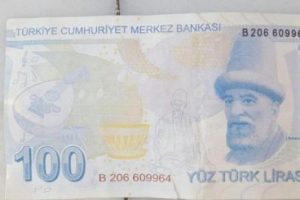 Sahte parayla alışverişe 3 g&ouml;zaltı