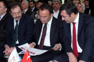 Bakan Yılmaz: Kalkınma &uuml;lkenin b&uuml;t&uuml;n&uuml; ile olur