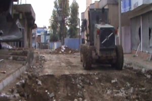 Bozulan yolları da Mehmet&ccedil;ik onarıyor!
