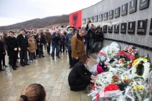 Kosova'da Re&ccedil;ak katliamının kurbanları anıldı