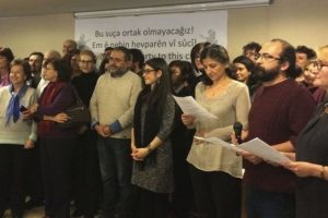 4 Akademisyen imzalarını geri &ccedil;ekiyor