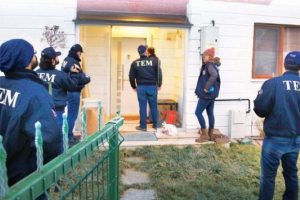 Polis imzacı akademisyenlerin kapısında: 30 g&ouml;zaltı